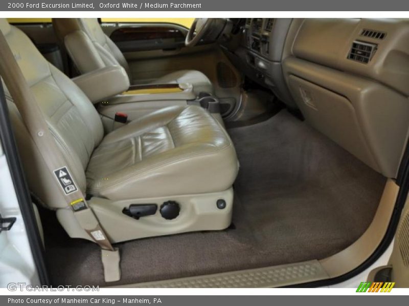 Oxford White / Medium Parchment 2000 Ford Excursion Limited