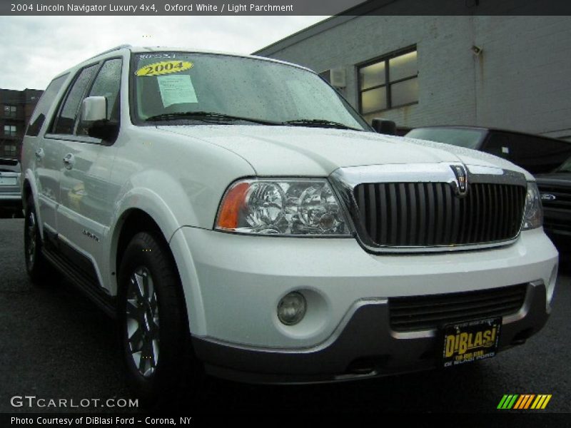 Oxford White / Light Parchment 2004 Lincoln Navigator Luxury 4x4