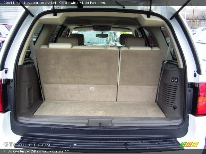 Oxford White / Light Parchment 2004 Lincoln Navigator Luxury 4x4