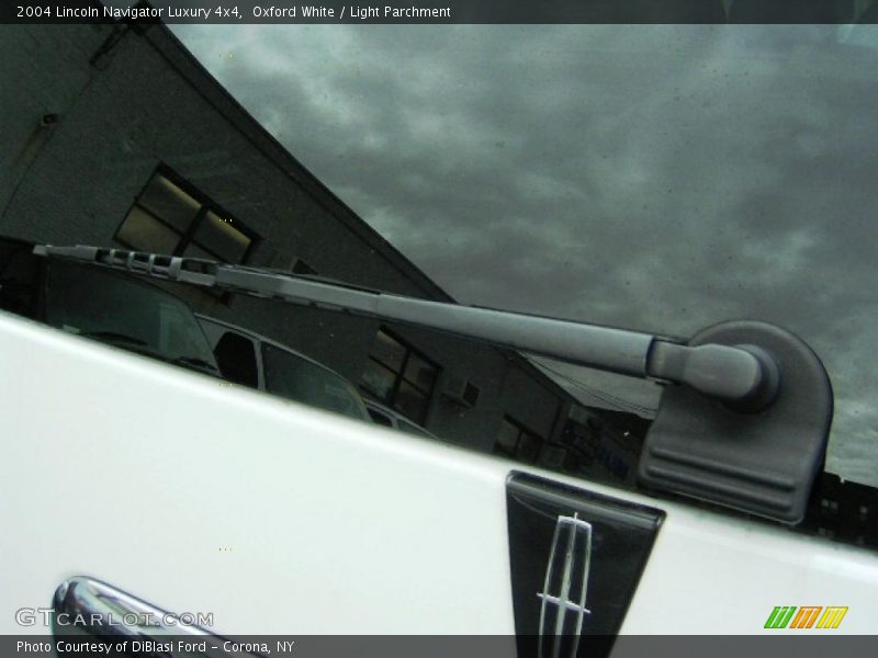 Oxford White / Light Parchment 2004 Lincoln Navigator Luxury 4x4