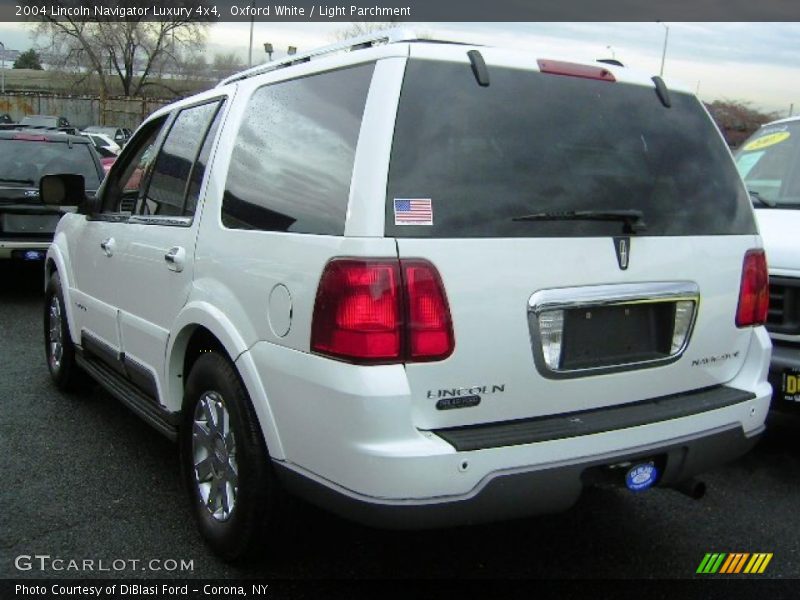 Oxford White / Light Parchment 2004 Lincoln Navigator Luxury 4x4
