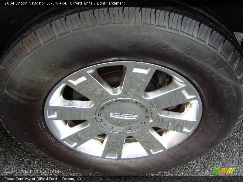 Oxford White / Light Parchment 2004 Lincoln Navigator Luxury 4x4