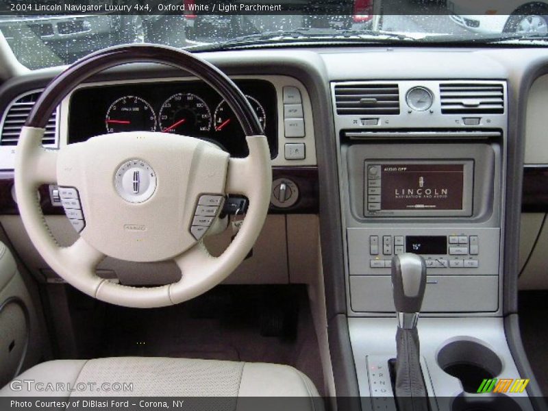 Oxford White / Light Parchment 2004 Lincoln Navigator Luxury 4x4