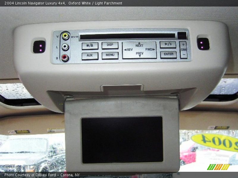 Oxford White / Light Parchment 2004 Lincoln Navigator Luxury 4x4