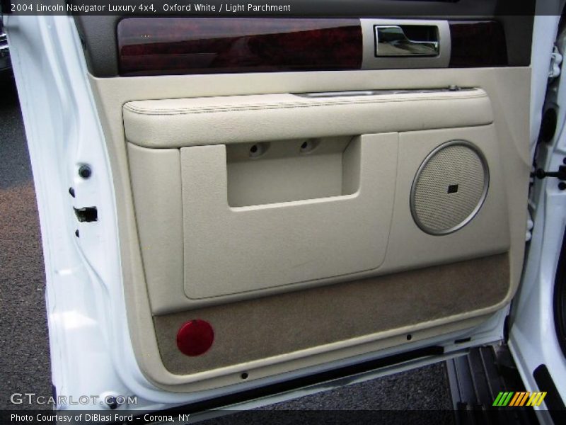 Oxford White / Light Parchment 2004 Lincoln Navigator Luxury 4x4