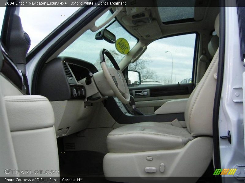 Oxford White / Light Parchment 2004 Lincoln Navigator Luxury 4x4