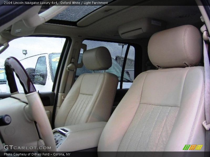 Oxford White / Light Parchment 2004 Lincoln Navigator Luxury 4x4