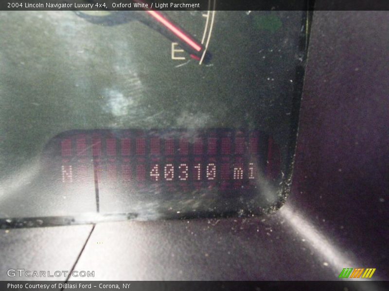 Oxford White / Light Parchment 2004 Lincoln Navigator Luxury 4x4