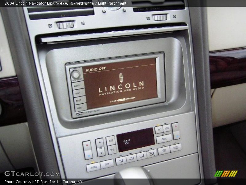 Oxford White / Light Parchment 2004 Lincoln Navigator Luxury 4x4