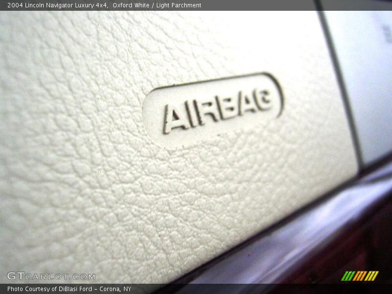 Oxford White / Light Parchment 2004 Lincoln Navigator Luxury 4x4