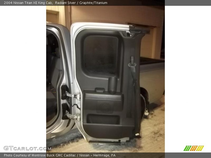 Radiant Silver / Graphite/Titanium 2004 Nissan Titan XE King Cab