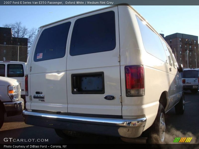 Oxford White / Medium Flint Grey 2007 Ford E Series Van E350 Passenger