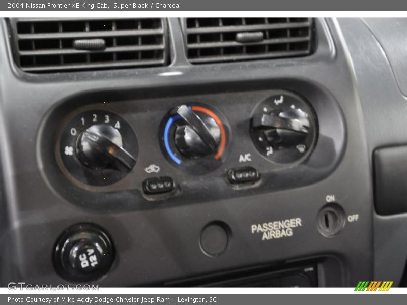 Super Black / Charcoal 2004 Nissan Frontier XE King Cab