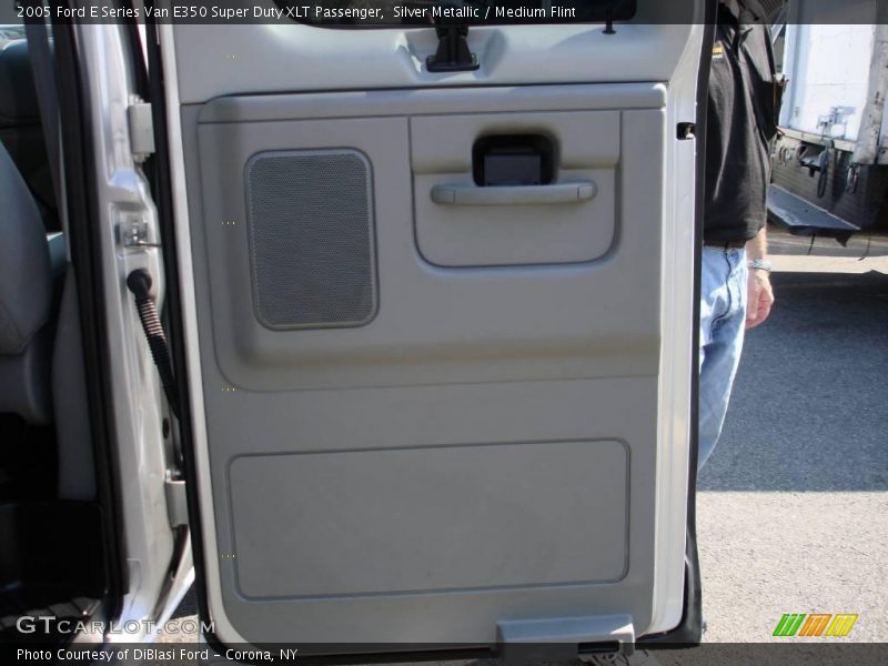 Silver Metallic / Medium Flint 2005 Ford E Series Van E350 Super Duty XLT Passenger