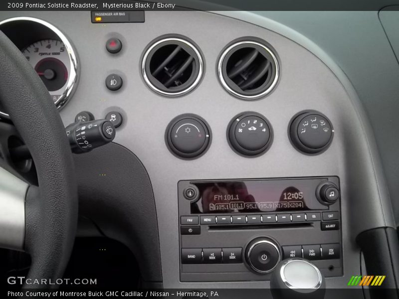 Controls of 2009 Solstice Roadster