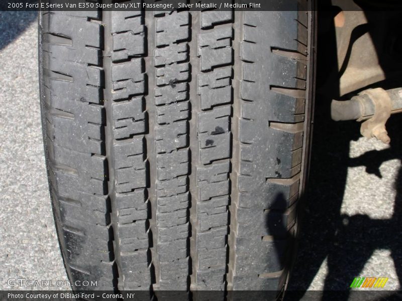Silver Metallic / Medium Flint 2005 Ford E Series Van E350 Super Duty XLT Passenger