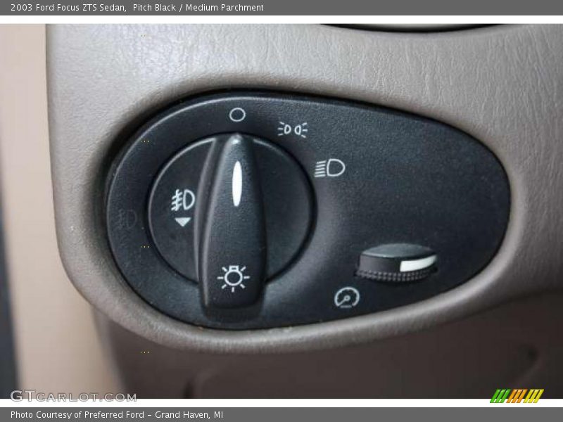 Pitch Black / Medium Parchment 2003 Ford Focus ZTS Sedan