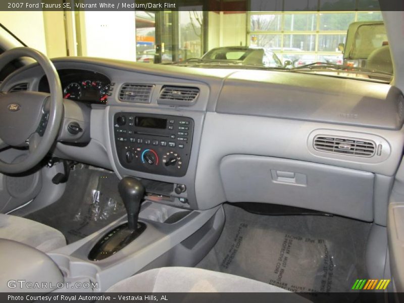 Vibrant White / Medium/Dark Flint 2007 Ford Taurus SE
