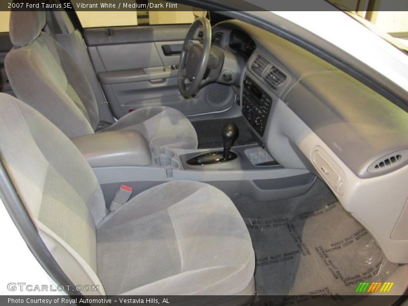 Vibrant White / Medium/Dark Flint 2007 Ford Taurus SE