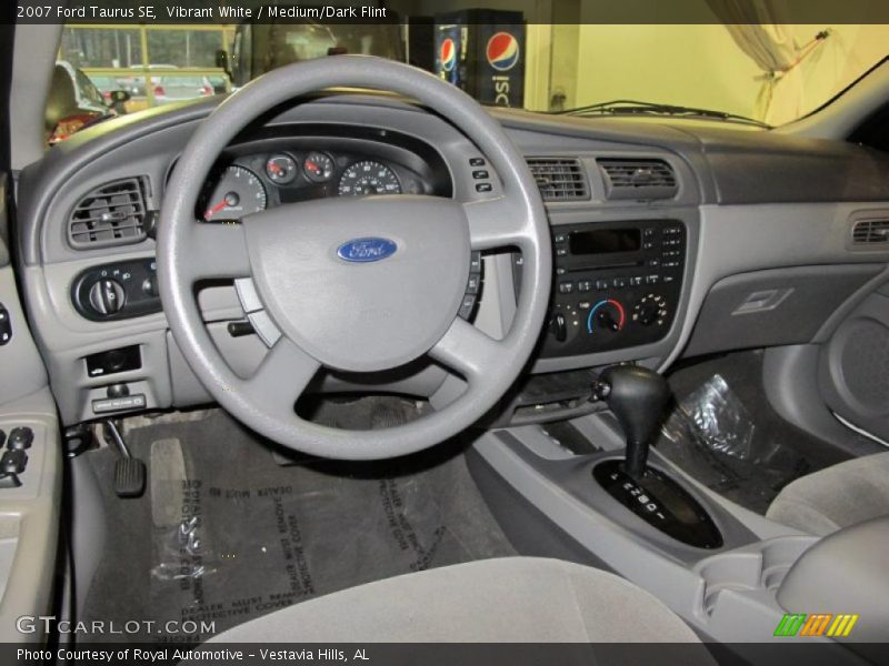 Vibrant White / Medium/Dark Flint 2007 Ford Taurus SE