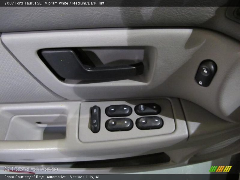 Vibrant White / Medium/Dark Flint 2007 Ford Taurus SE