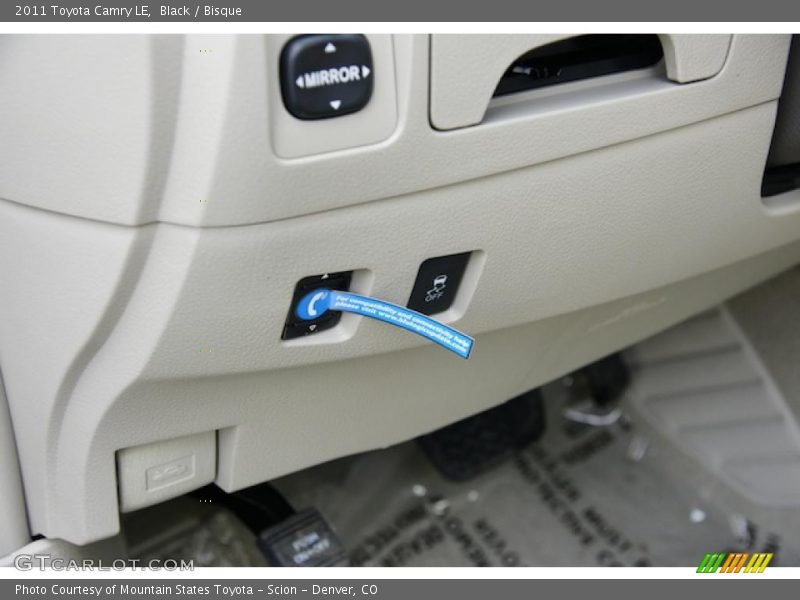 Black / Bisque 2011 Toyota Camry LE