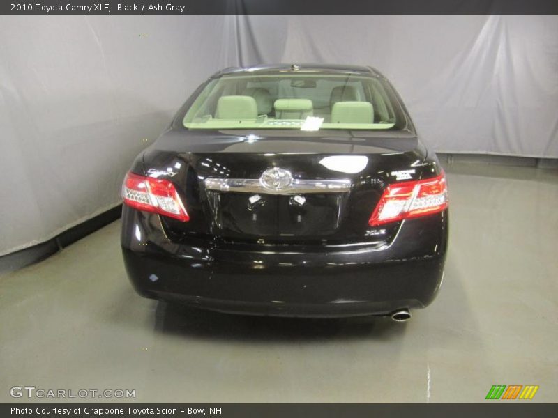 Black / Ash Gray 2010 Toyota Camry XLE