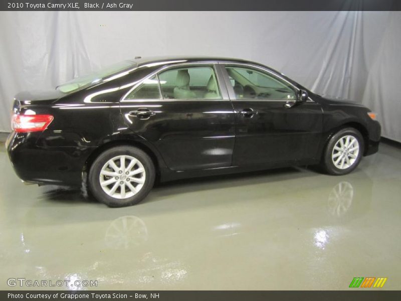 Black / Ash Gray 2010 Toyota Camry XLE
