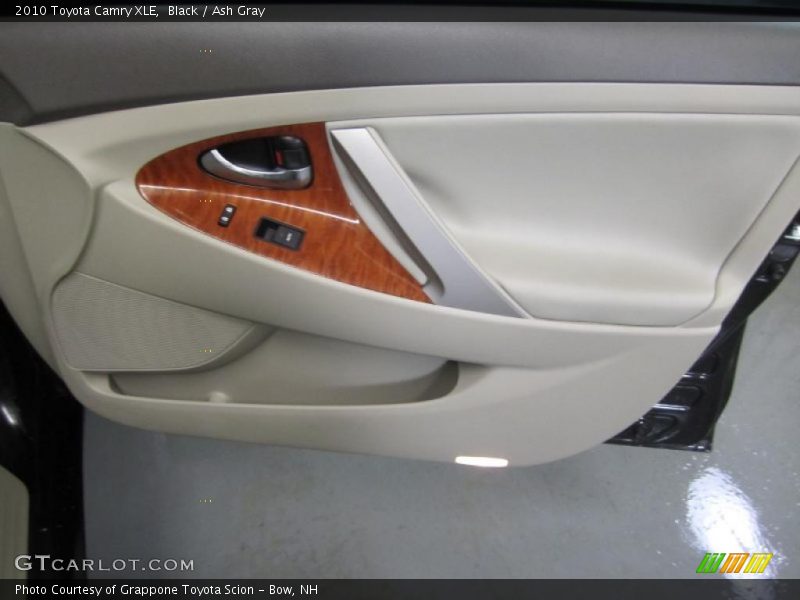 Black / Ash Gray 2010 Toyota Camry XLE