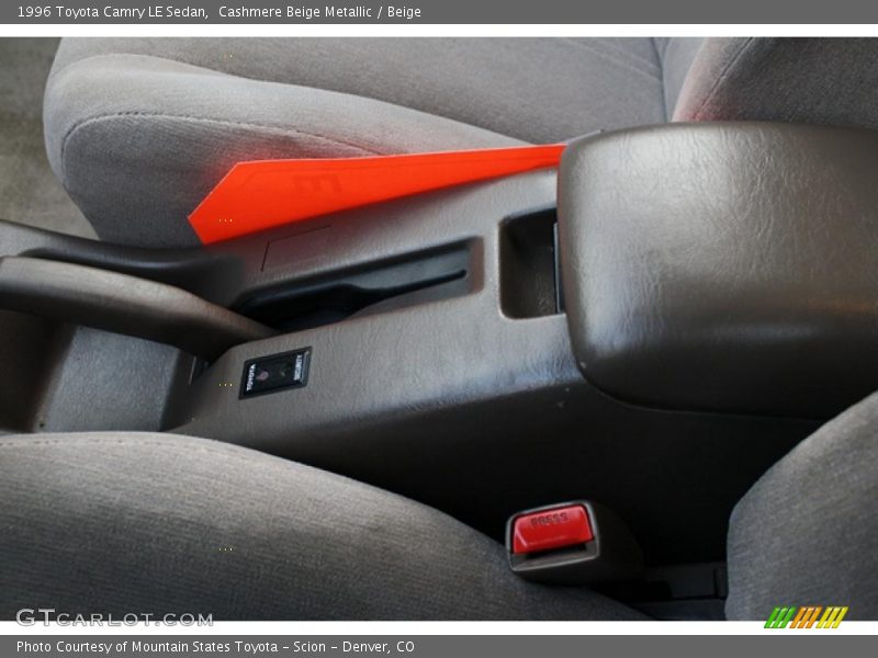 Cashmere Beige Metallic / Beige 1996 Toyota Camry LE Sedan