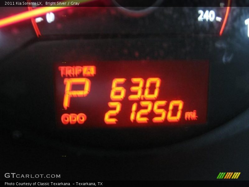 Bright Silver / Gray 2011 Kia Sorento LX