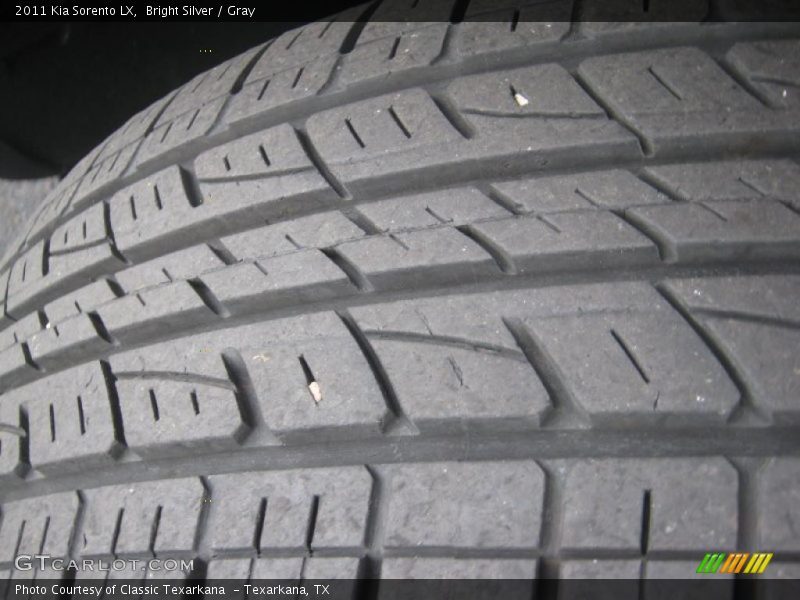 Bright Silver / Gray 2011 Kia Sorento LX