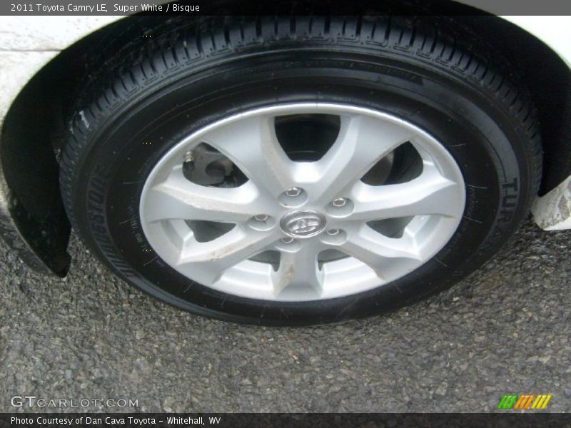 Super White / Bisque 2011 Toyota Camry LE