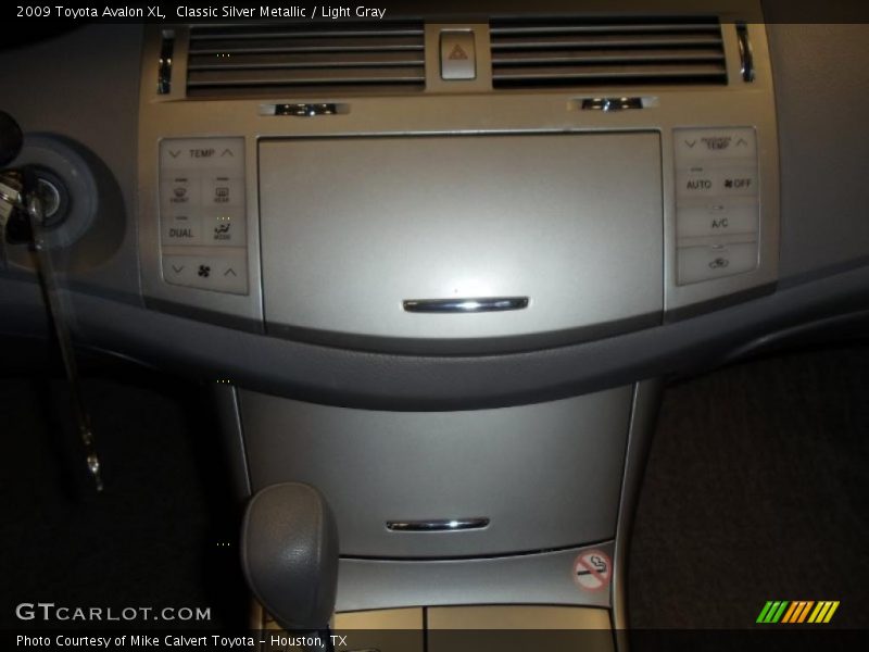Classic Silver Metallic / Light Gray 2009 Toyota Avalon XL