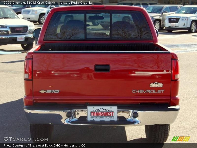 Victory Red / Graphite 2001 Chevrolet S10 LS Crew Cab 4x4