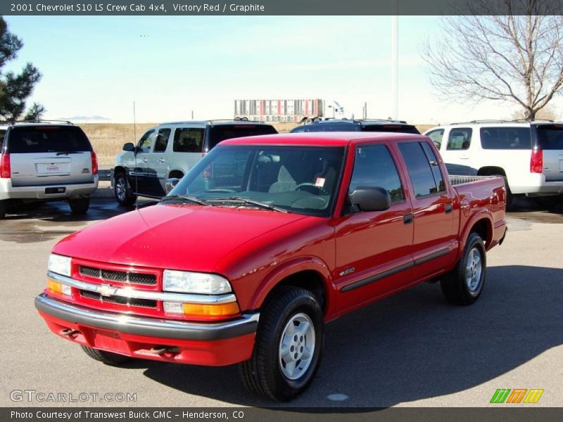 Victory Red / Graphite 2001 Chevrolet S10 LS Crew Cab 4x4