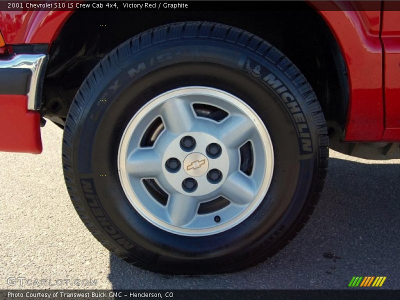 Victory Red / Graphite 2001 Chevrolet S10 LS Crew Cab 4x4