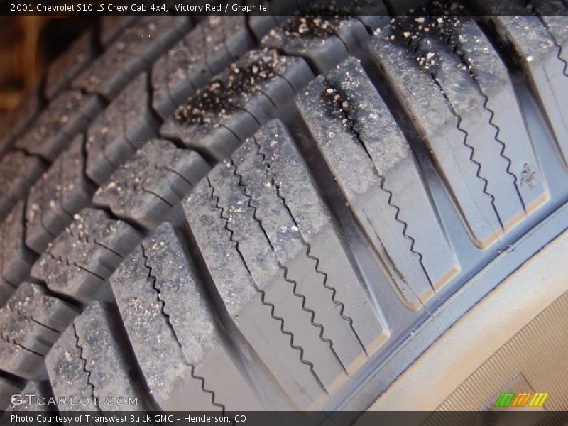 Victory Red / Graphite 2001 Chevrolet S10 LS Crew Cab 4x4