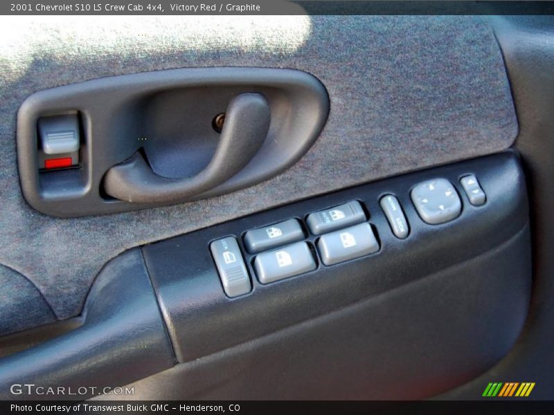 Victory Red / Graphite 2001 Chevrolet S10 LS Crew Cab 4x4