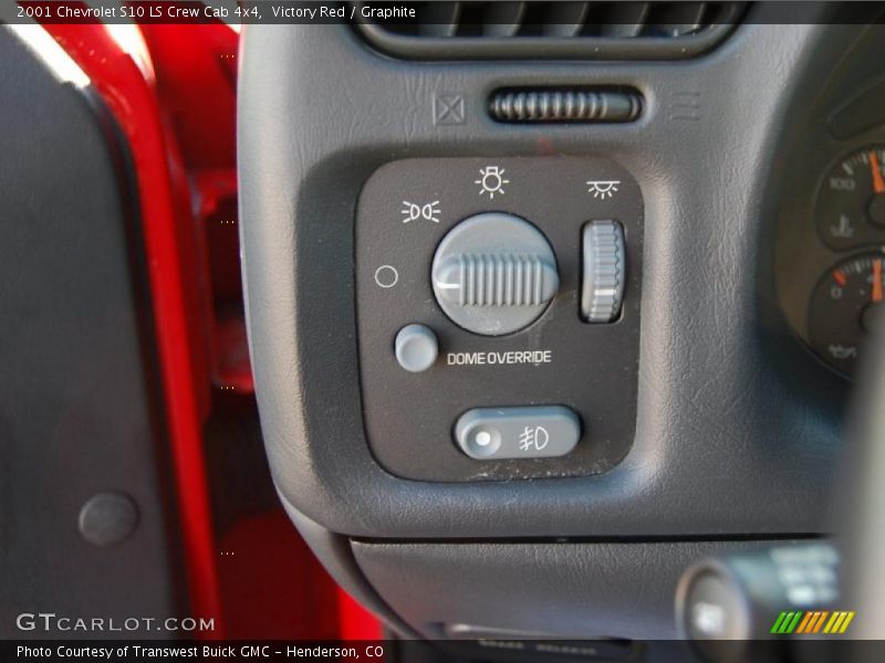 Victory Red / Graphite 2001 Chevrolet S10 LS Crew Cab 4x4