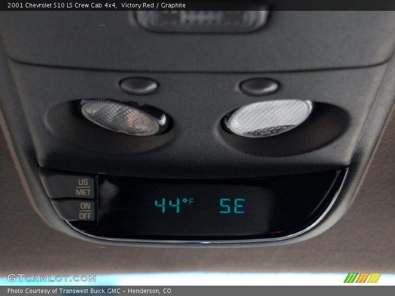 Victory Red / Graphite 2001 Chevrolet S10 LS Crew Cab 4x4