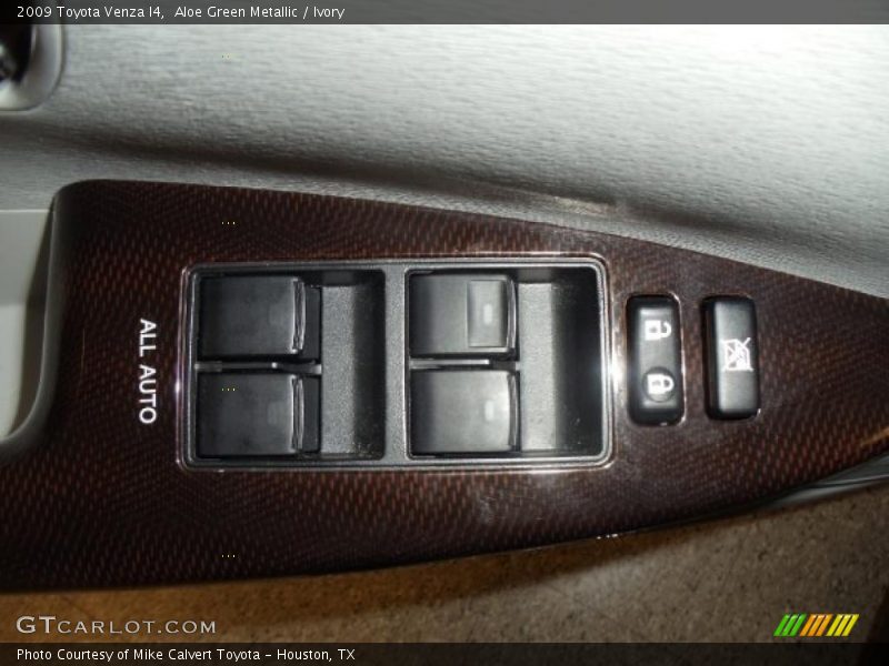 Aloe Green Metallic / Ivory 2009 Toyota Venza I4