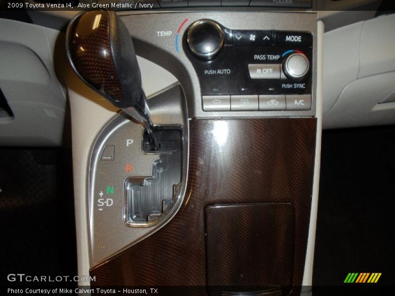Aloe Green Metallic / Ivory 2009 Toyota Venza I4