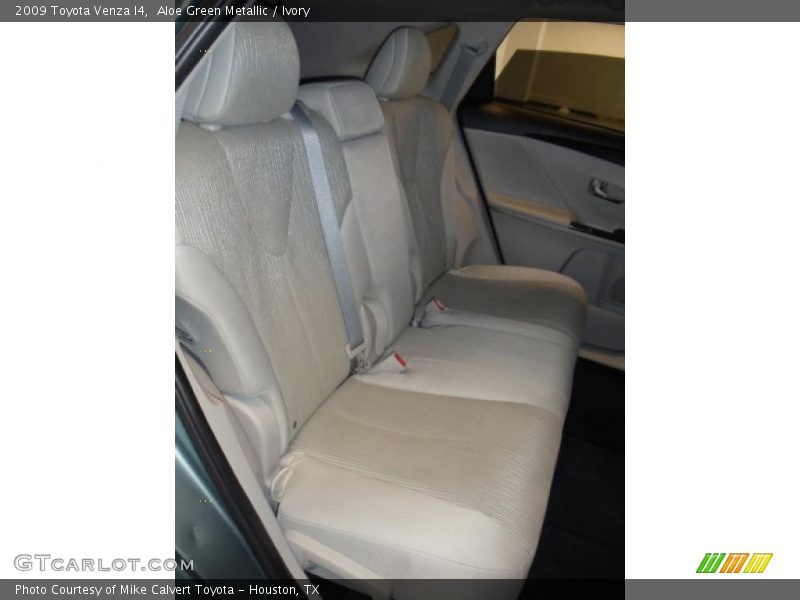 Aloe Green Metallic / Ivory 2009 Toyota Venza I4