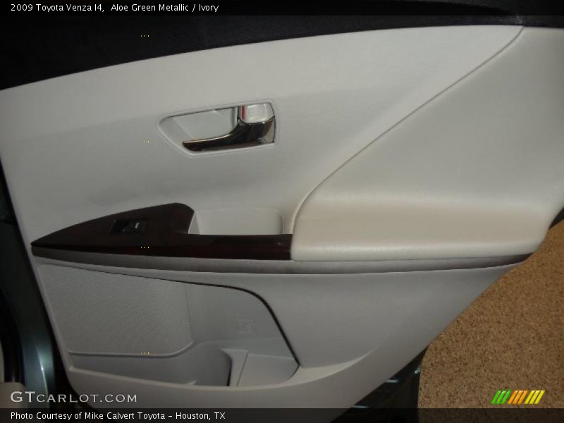 Aloe Green Metallic / Ivory 2009 Toyota Venza I4
