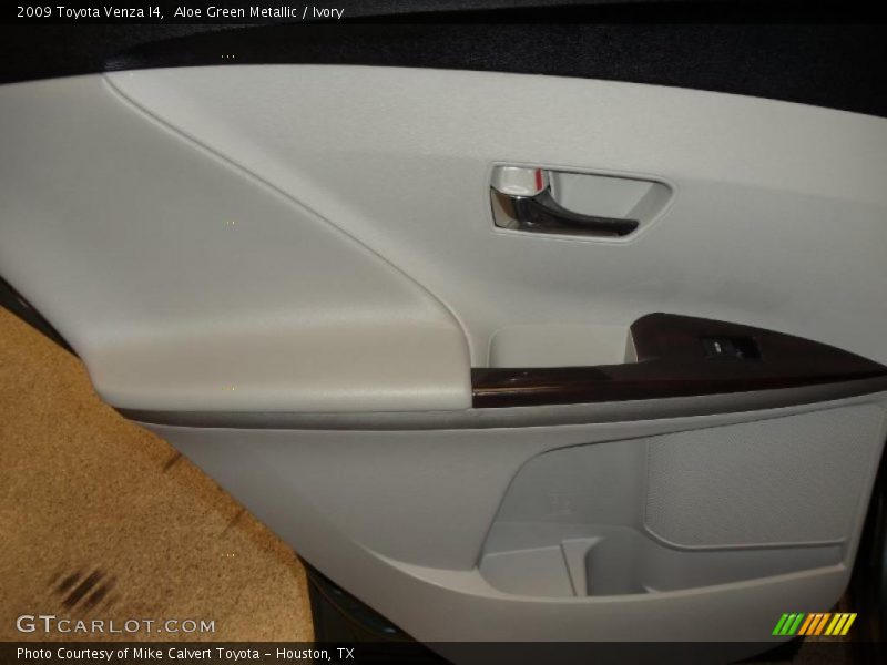 Aloe Green Metallic / Ivory 2009 Toyota Venza I4