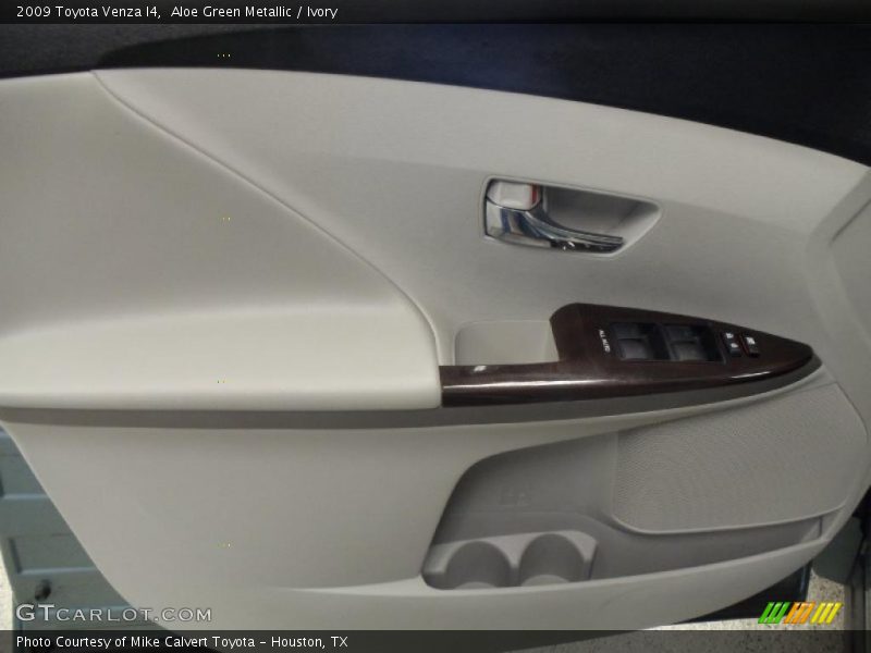 Aloe Green Metallic / Ivory 2009 Toyota Venza I4