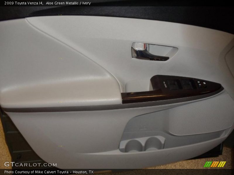 Aloe Green Metallic / Ivory 2009 Toyota Venza I4