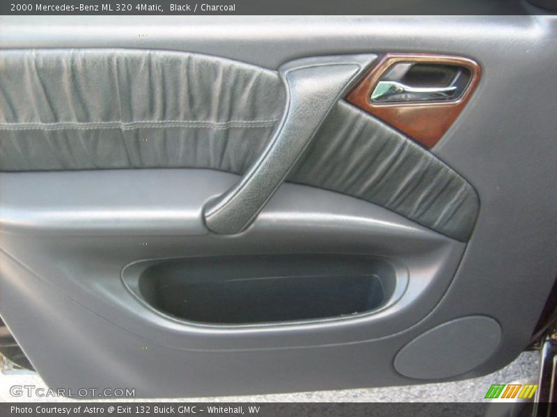 Black / Charcoal 2000 Mercedes-Benz ML 320 4Matic