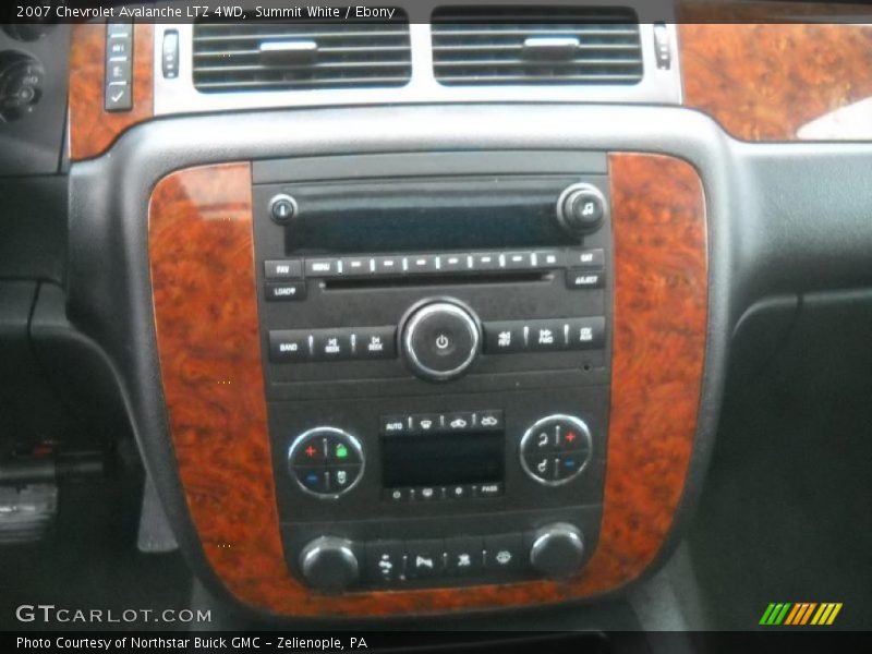 Summit White / Ebony 2007 Chevrolet Avalanche LTZ 4WD